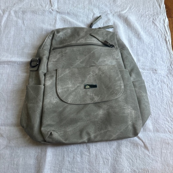 Back Packs - Picture 5 of 14